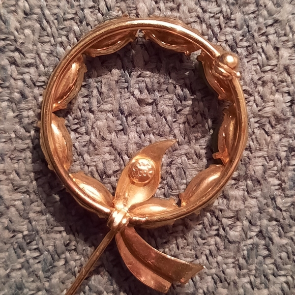 Vintage Curtis Creation Green Jade Circle Wreath Brooch - Picture 9 of 10